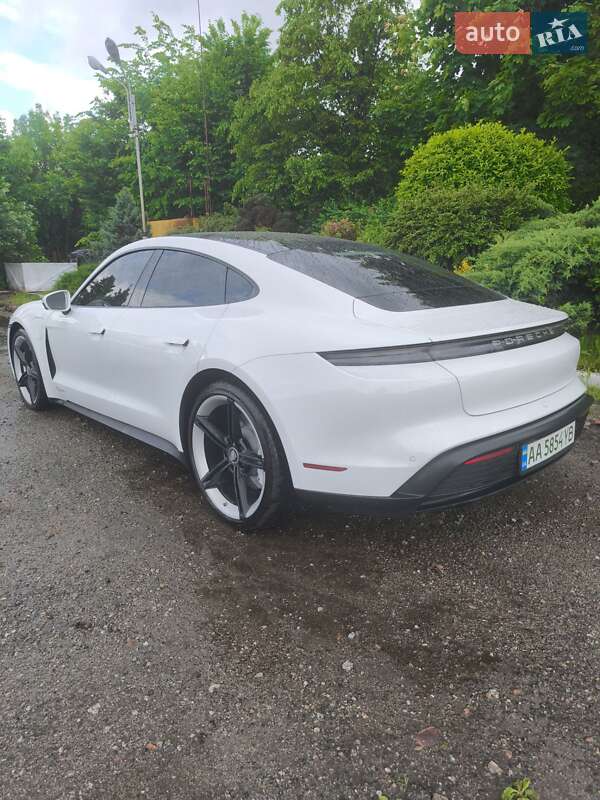 Седан Porsche Taycan 2022 в Киеве