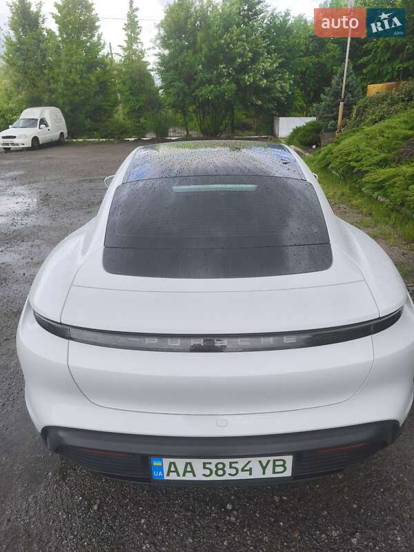 Седан Porsche Taycan 2022 в Киеве