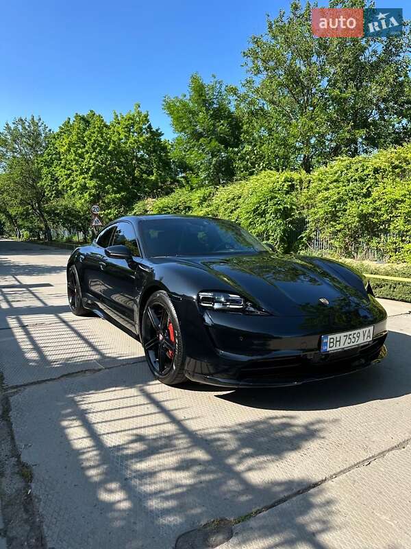 Porsche Taycan 2021