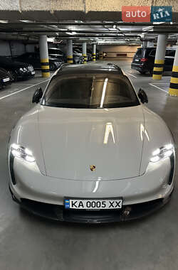 Седан Porsche Taycan 2023 в 