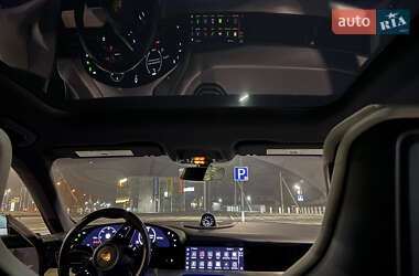 Седан Porsche Taycan 2020 в 