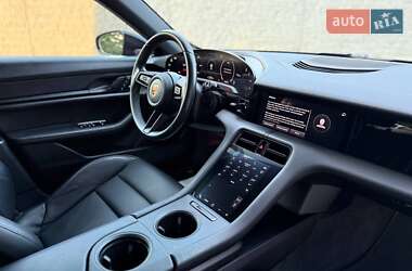 Седан Porsche Taycan 2022 в 