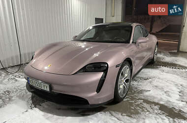 Седан Porsche Taycan 2021 в 