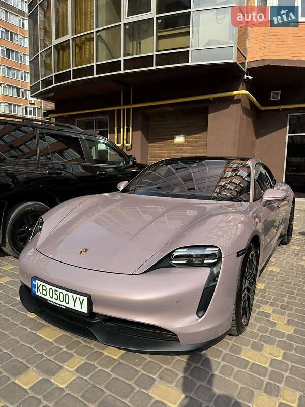 Porsche Taycan 2021
