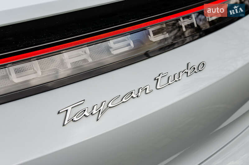 Седан Porsche Taycan 2020 в Киеве