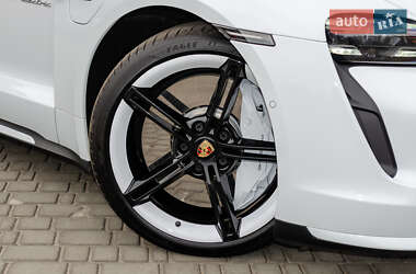 Седан Porsche Taycan 2020 в 