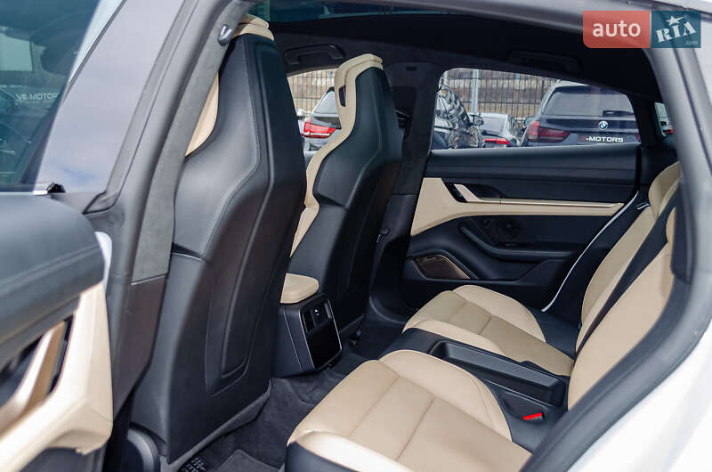 Седан Porsche Taycan 2020 в Киеве