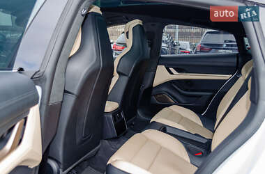 Седан Porsche Taycan 2020 в 