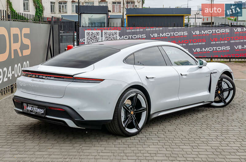 Седан Porsche Taycan 2020 в Киеве