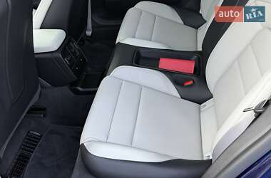 Седан Porsche Taycan 2021 в 