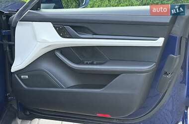 Седан Porsche Taycan 2021 в 