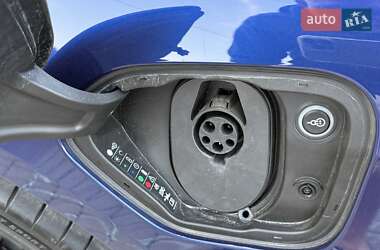 Седан Porsche Taycan 2021 в 