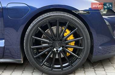 Седан Porsche Taycan 2021 в 
