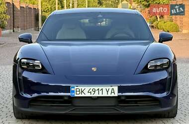 Седан Porsche Taycan 2021 в 