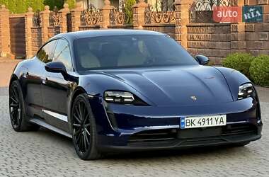 Седан Porsche Taycan 2021 в 