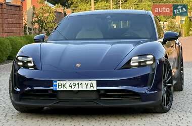 Седан Porsche Taycan 2021 в 