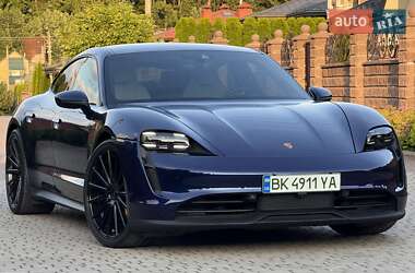 Седан Porsche Taycan 2021 в 
