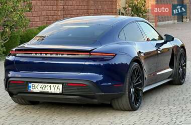 Седан Porsche Taycan 2021 в 
