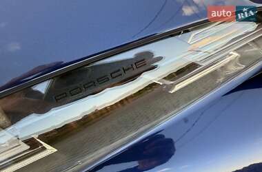 Седан Porsche Taycan 2021 в 
