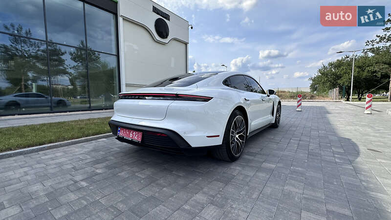 Седан Porsche Taycan 2021 в Києві
