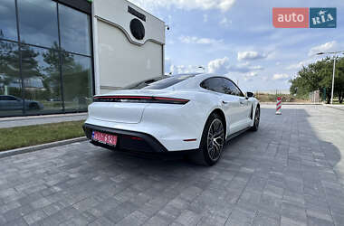 Седан Porsche Taycan 2021 в 