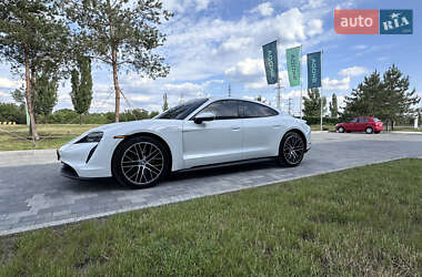 Седан Porsche Taycan 2021 в 