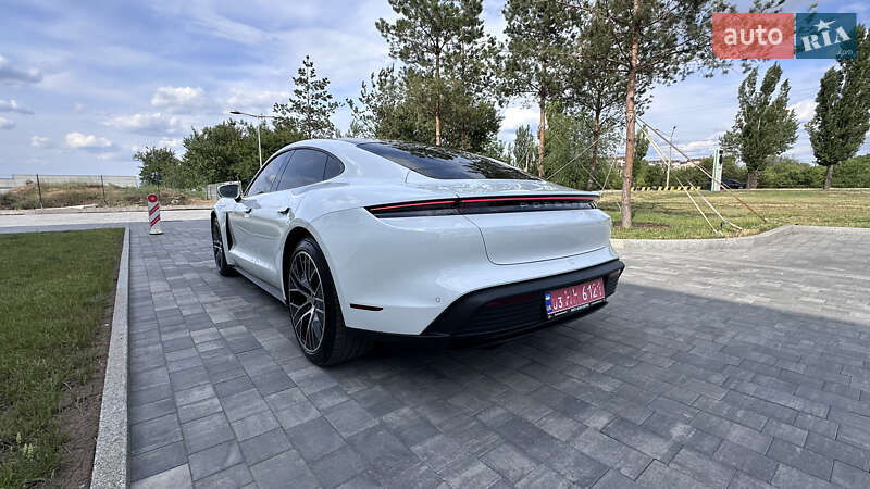 Седан Porsche Taycan 2021 в Києві