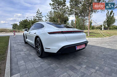 Седан Porsche Taycan 2021 в 