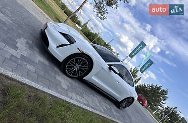 Седан Porsche Taycan 2021 в 