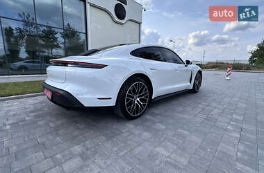 Седан Porsche Taycan 2021 в 
