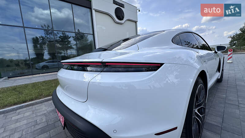 Седан Porsche Taycan 2021 в Києві