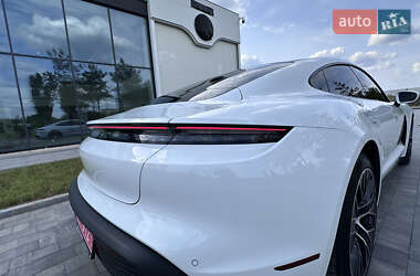 Седан Porsche Taycan 2021 в 