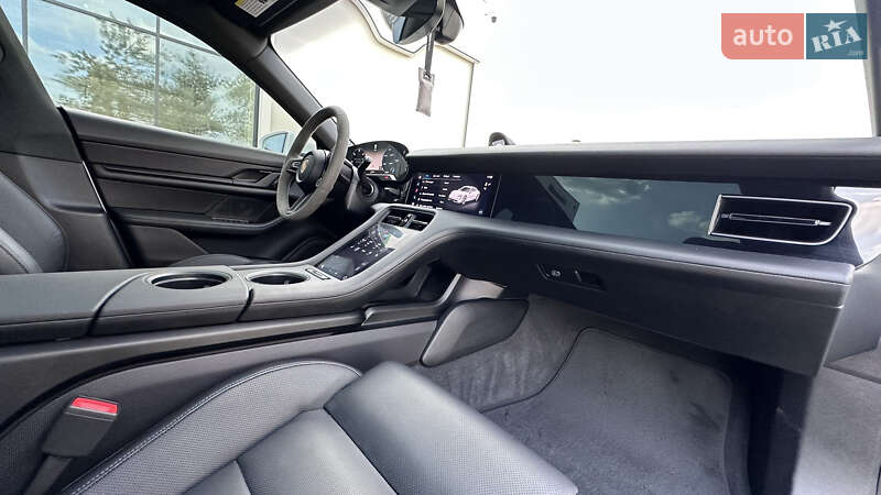 Седан Porsche Taycan 2021 в Києві