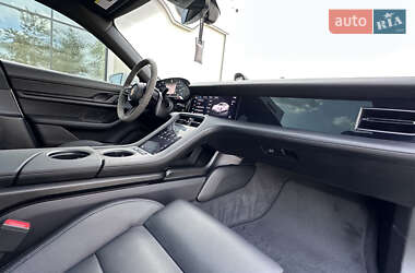 Седан Porsche Taycan 2021 в 