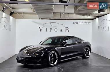 Седан Porsche Taycan 2021 в Киеве