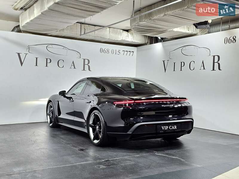 Седан Porsche Taycan 2021 в Киеве