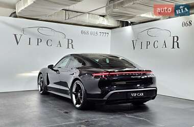 Седан Porsche Taycan 2021 в 