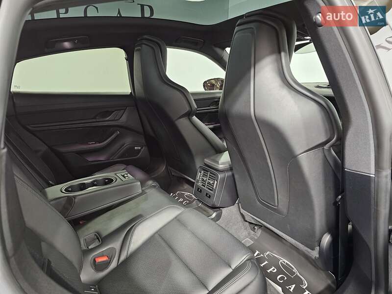 Седан Porsche Taycan 2021 в Киеве