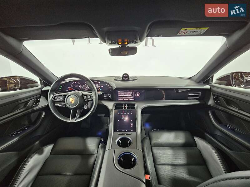 Седан Porsche Taycan 2021 в Киеве