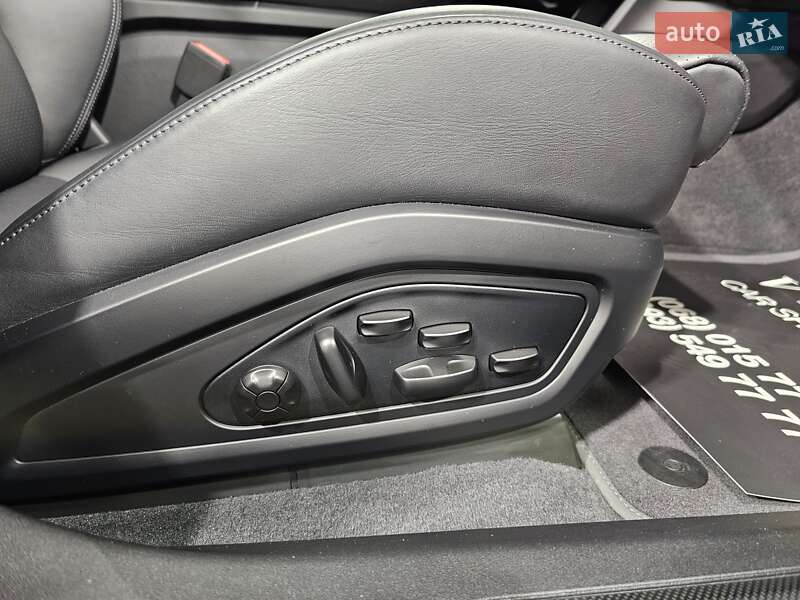 Седан Porsche Taycan 2021 в Киеве