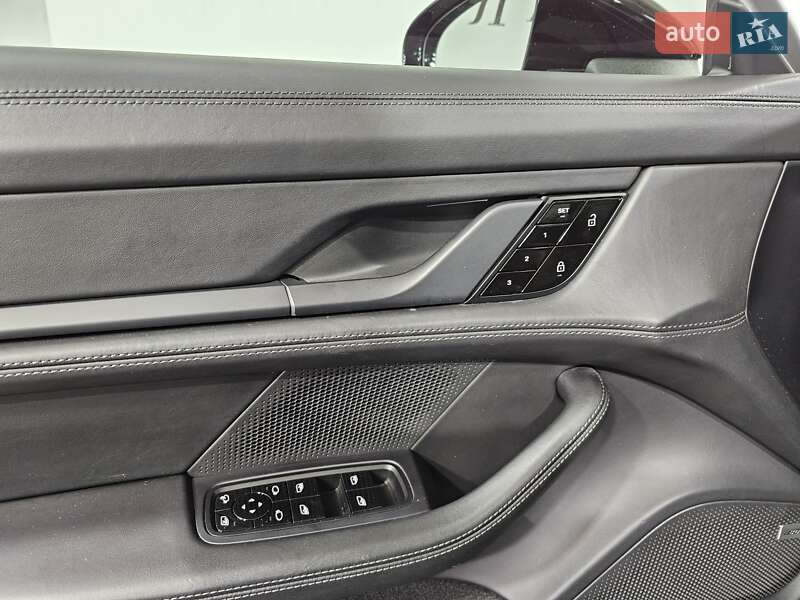Седан Porsche Taycan 2021 в Киеве