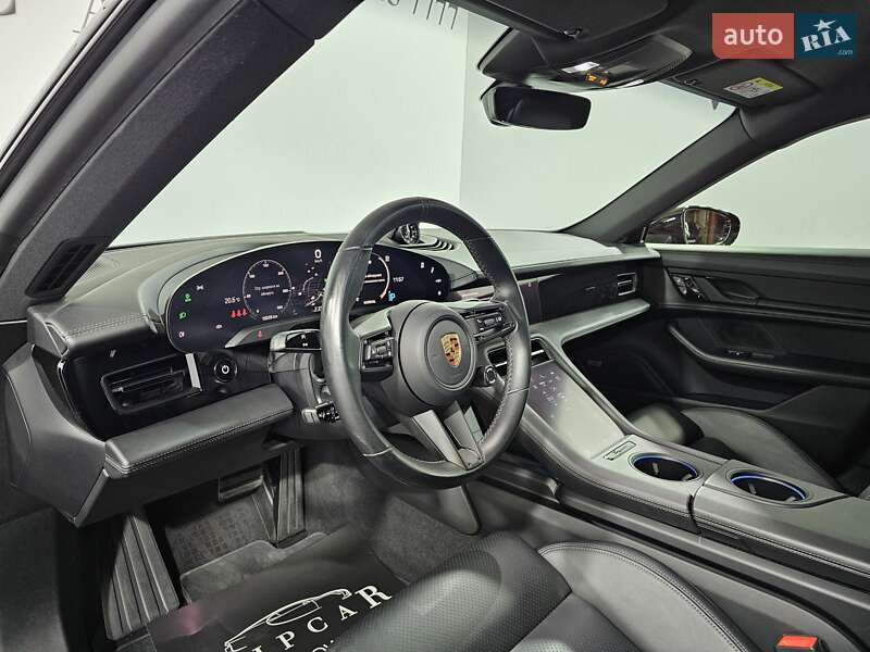 Седан Porsche Taycan 2021 в Киеве