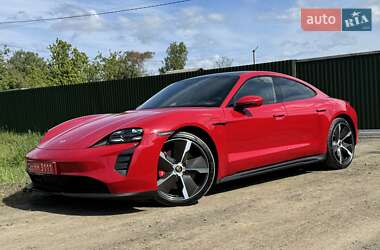 Седан Porsche Taycan 2022 в 