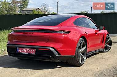 Седан Porsche Taycan 2022 в 