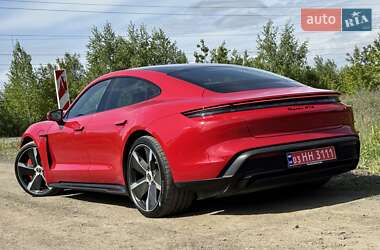 Седан Porsche Taycan 2022 в 