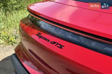 Седан Porsche Taycan 2022 в 