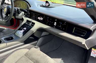 Седан Porsche Taycan 2022 в 