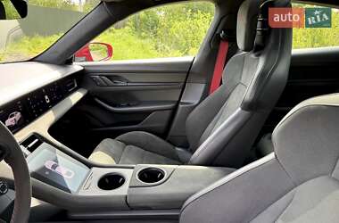 Седан Porsche Taycan 2022 в 