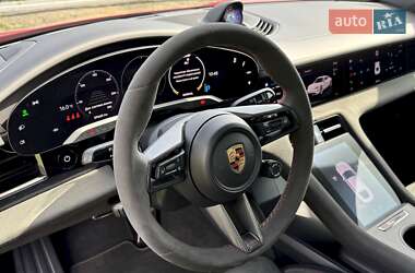 Седан Porsche Taycan 2022 в 