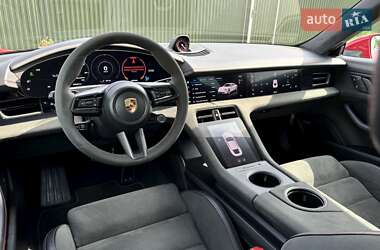 Седан Porsche Taycan 2022 в 